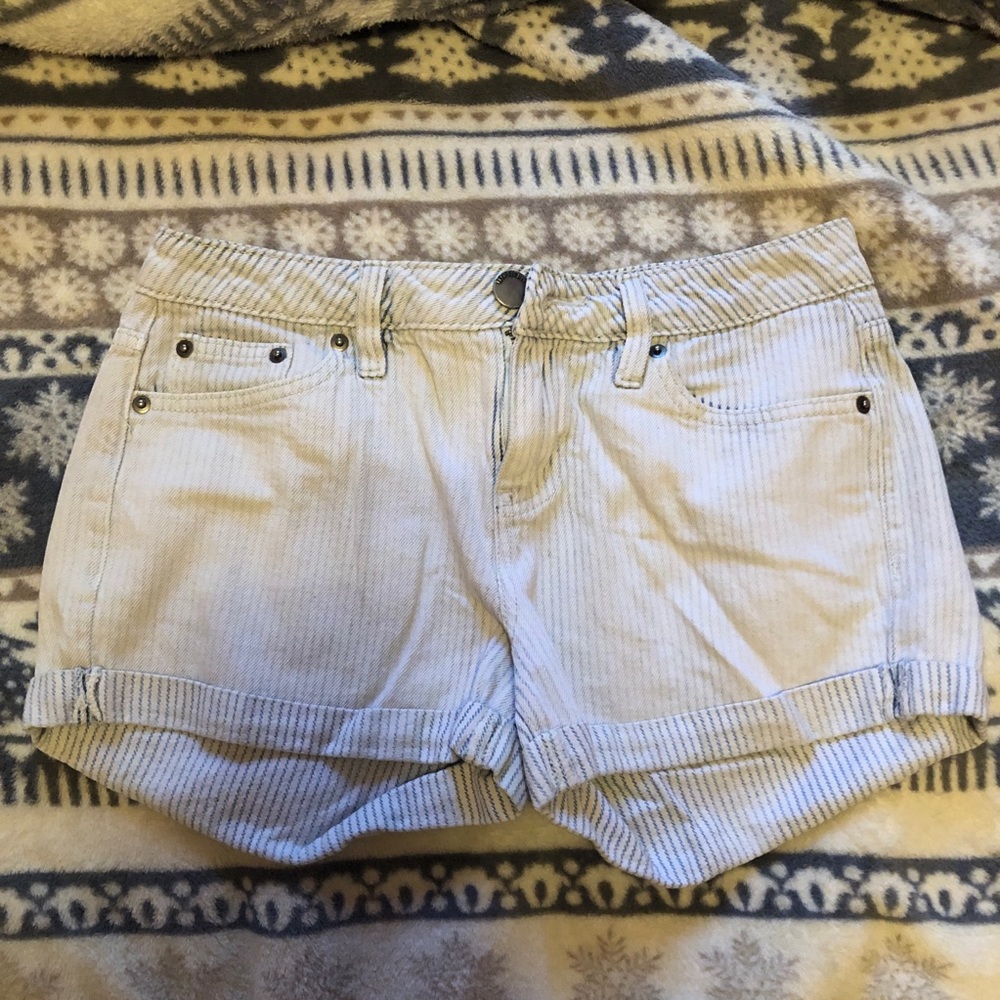 🌸SALE🌸 Forever 21 Blue & White Striped Shorts